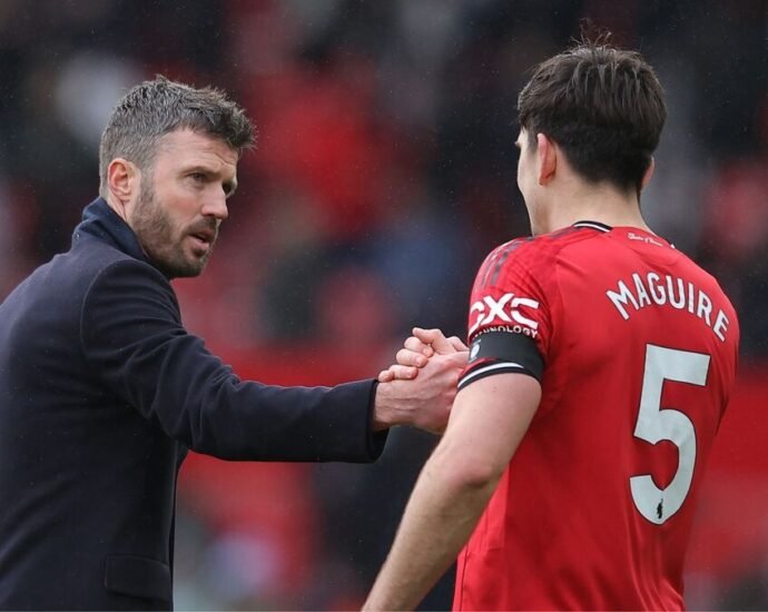 คาร์ริค ชื่นชม แม็กไกวร์ ลุ้นอนาคตสัญญาแมนยู