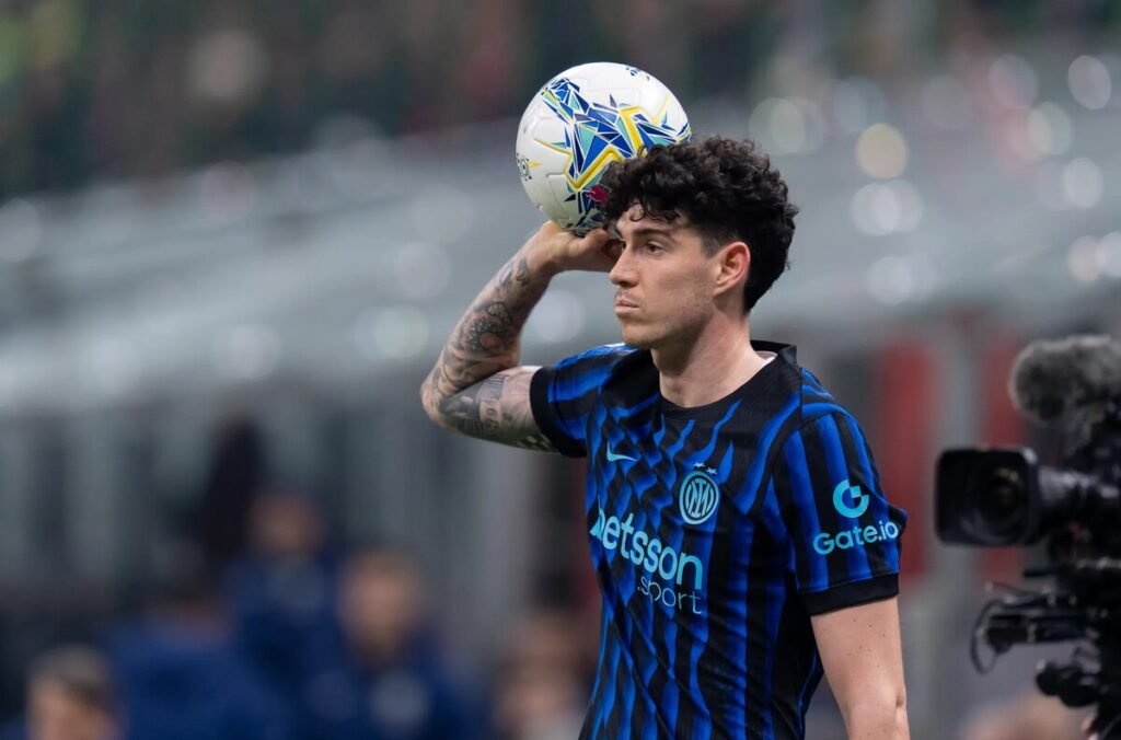 ปัจจุบัน บาสโตนี่มีสัญญาผูกพันกับทีมไปจนถึงปี 2028