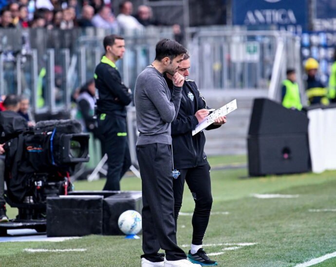 ฟาเบรกัส ฉุน! จวกกายารี่จงใจเลี้ยงหญ้ายาวทำโคโม่เล่นยาก