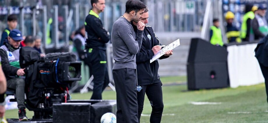 ฟาเบรกัส ฉุน! จวกกายารี่จงใจเลี้ยงหญ้ายาวทำโคโม่เล่นยาก