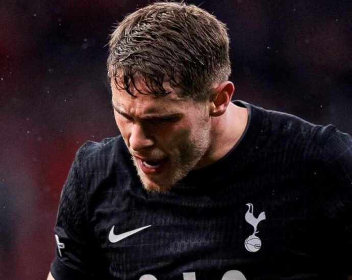 ฟาน เดอ เฟน รับสภาพ! สเปอร์สเจอวันโลกาวินาศหลังพ่ายยับ