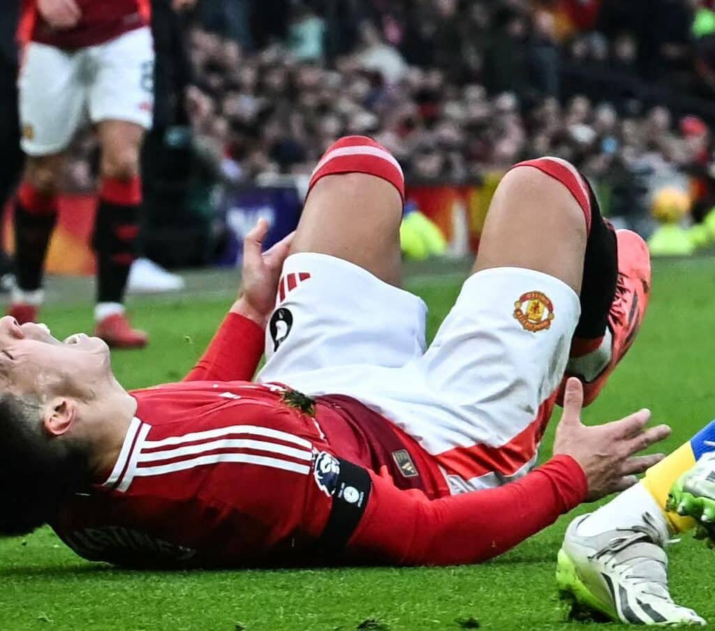 ลีซานโดร มาร์ตีเนซ ปราการหลังตัวเก่งของ แมนเชสเตอร์ ยูไนเต็ด ได้รับบาดเจ็บ