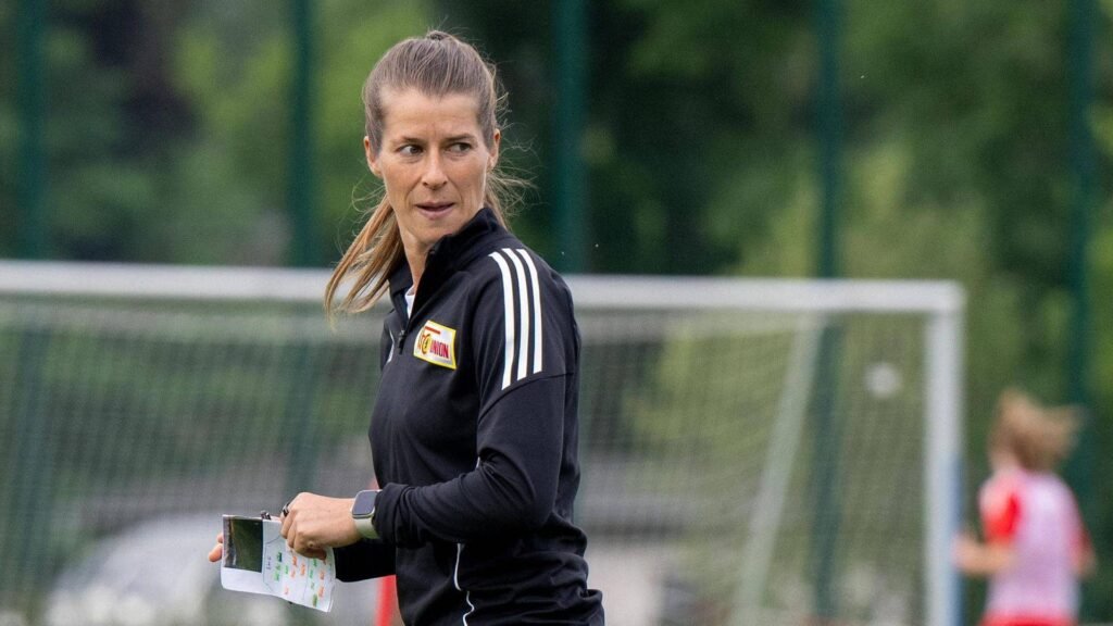 จุดเปลี่ยนของ “โค้ชหญิง” ในฟุตบอลชายระดับสูง