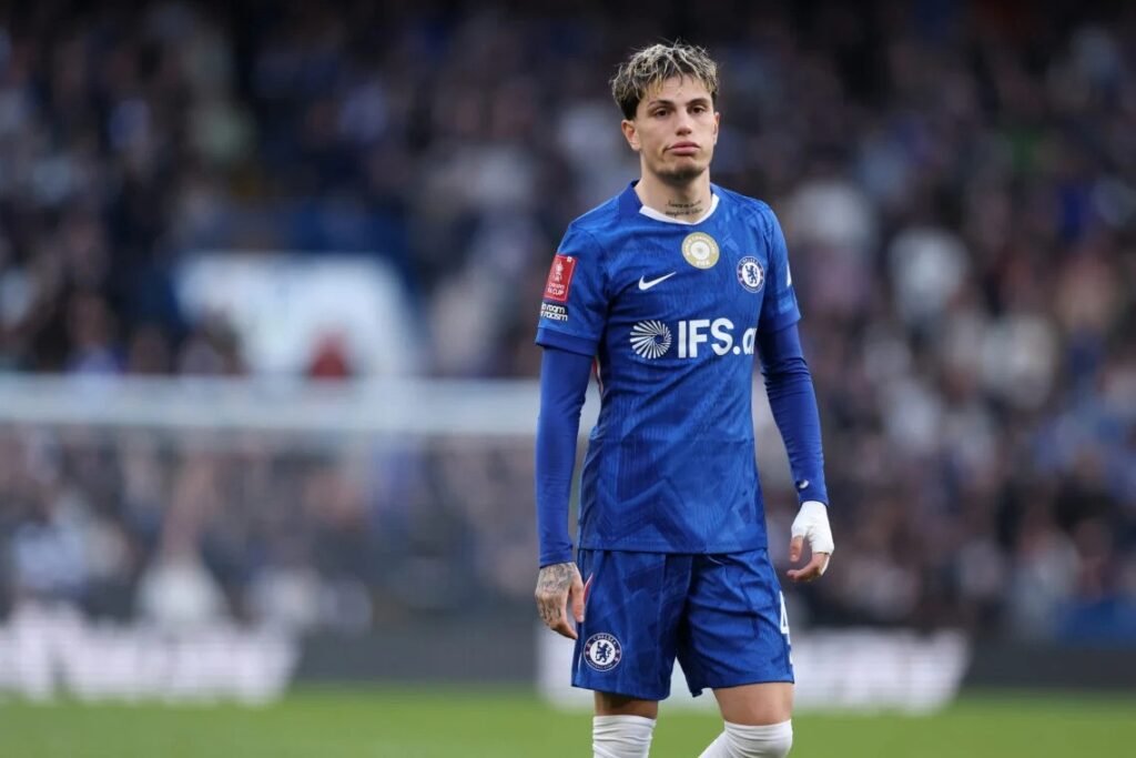 Alejandro Garnacho กับ Chelsea: ฟอร์มดร็อปจริงหรือแค่ปรับตัว? วิเคราะห์ลึกผลงานพรีเมียร์ลีก 2026 4 อัปเดตข่าว Alejandro Garnacho กับ Chelsea พร้อมบทวิเคราะห์ฟอร์ม ผลกระทบต่อราคาบอล และแนวโน้มพรีเมียร์ลีก เหมาะสำหรับสายข่าวฟุตบอลและนักวิเคราะห์บอล Chelsea ควรกังวลกับ Garnacho หรือไม่?