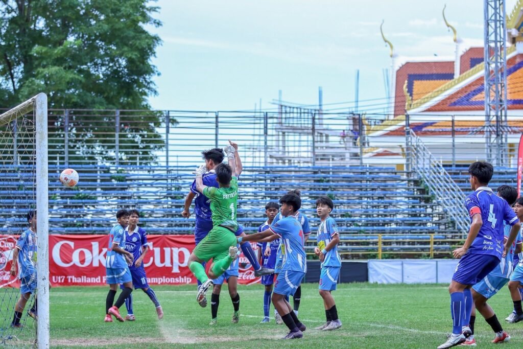 "โค้ชเอ็กซ์" ลุยเก็บข้อมูลโค้กคัพ U17! เผยแผนสร้าง 'ช้างศึกสายบวก' ลุยคัดเอเชีย 4 "โค้ชเอ็กซ์" วสพล แก้วผลึก กุนซือทีมชาติไทย U17 ป้ายแดง ลงพื้นที่ซุ่มดูฟอร์มแข้งดาวรุ่งในศึกโค้กคัพ U17 พร้อมเปิดใจถึงแผนงานการสร้างทีมเน้นแพสชั่นดุดัน "โค้ชเอ็กซ์" วสพล แก้วผลึก หัวหน้าผู้ฝึกสอนฟุตบอลชายทีมชาติไทย รุ่นอายุไม่เกิน 17 ปี ลงพื้นที่ชมการแข่งขันฟุตบอลเยาวชน