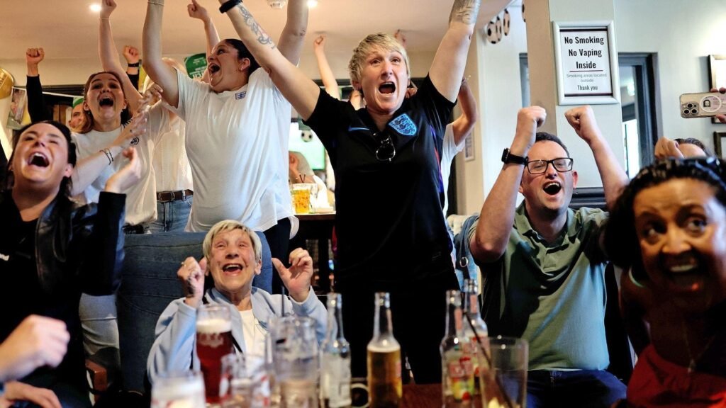 england fans bar 02