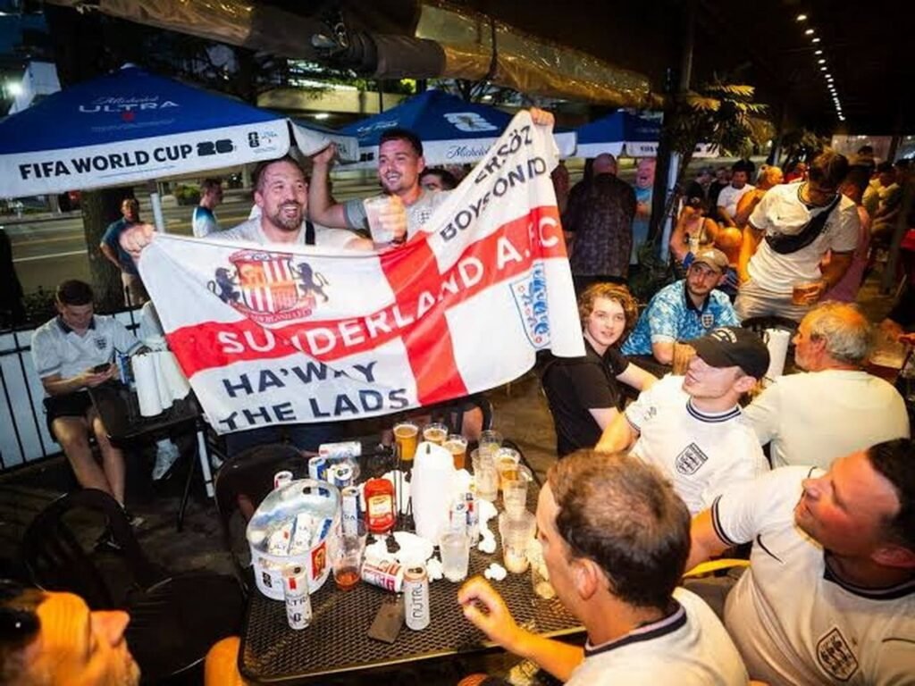 england fans bar 04