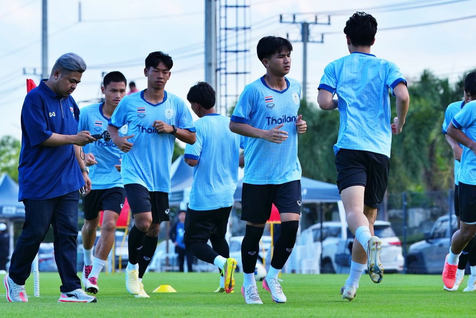 ฟิตเต็มร้อย! ช้างศึก ซ้อมมื้อแรก "ธนกฤต-ชวัลวิทย์" ลั่นสู้ยิบตา