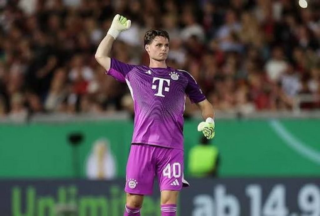Jonas Urbig 3