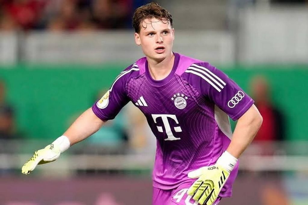 Jonas Urbig 4