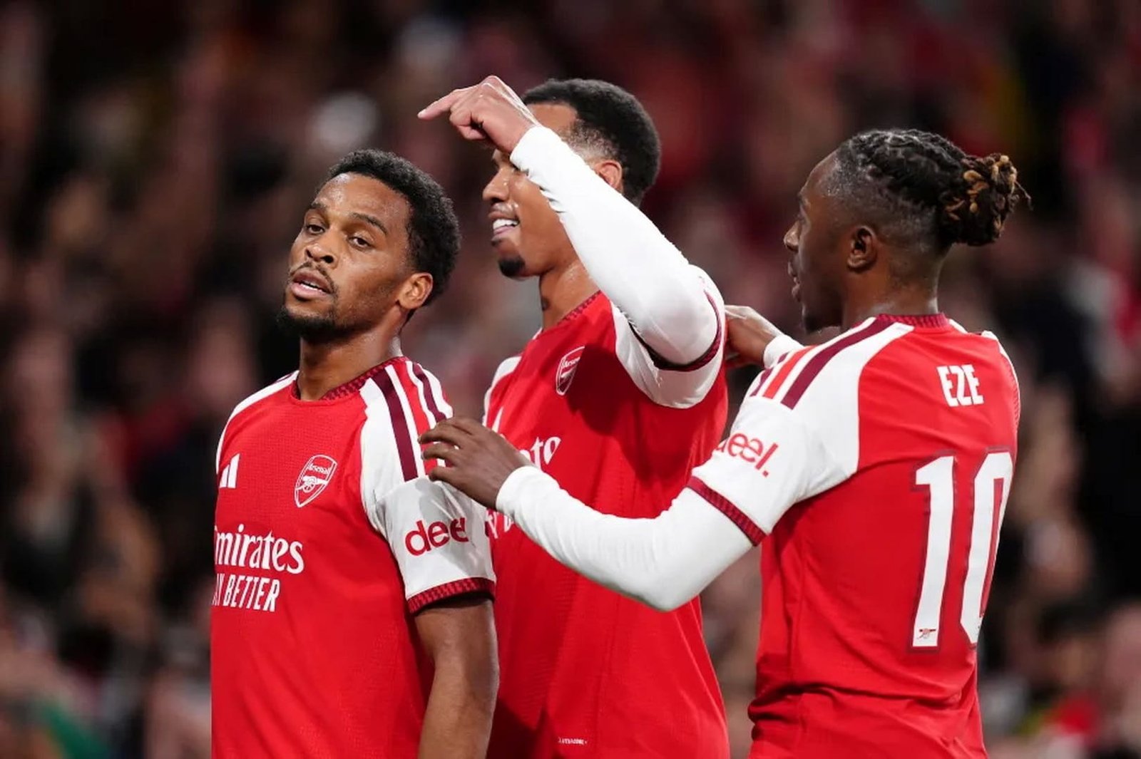 อาร์เซน่อลถล่มลีลล์ 3-0 ยูร์เรียน ทิมเบอร์ยิงเปิดทาง ก่อนเอเบเรชี่ เอเซ่และบูคาโย่ ซาก้าช่วยกันปิดเกม เก็บ 6 แต้มเต็มจาก 2 นัดแรก