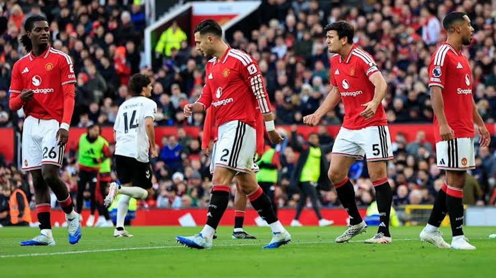 แมนเชสเตอร์ ยูไนเต็ด เปิดบ้านแพ้บอร์นมัธ 0-3 ในศึกพรีเมียร์ลีกที่สนามโอลด์ แทร็ฟฟอร์ด